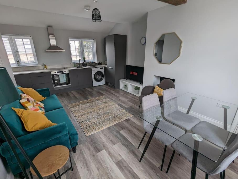 31 High Street - Modern & Stylish 2-Bed Apartment - Inc Parking Husbands Bosworth المظهر الخارجي الصورة
