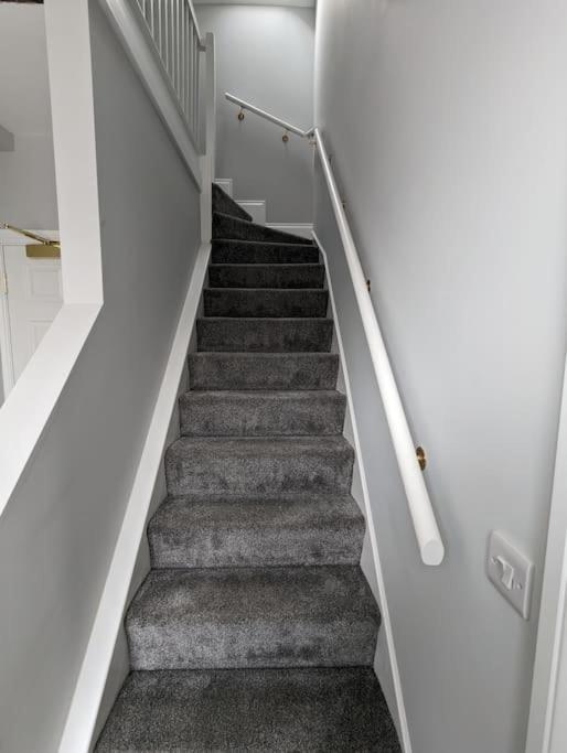 31 High Street - Modern & Stylish 2-Bed Apartment - Inc Parking Husbands Bosworth المظهر الخارجي الصورة