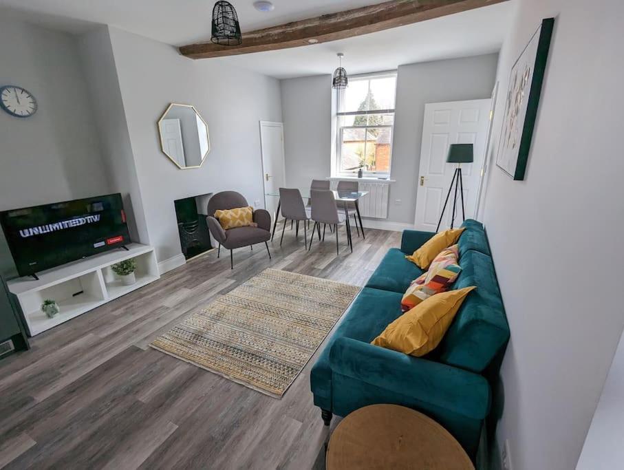 31 High Street - Modern & Stylish 2-Bed Apartment - Inc Parking Husbands Bosworth المظهر الخارجي الصورة